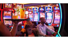 Antarmuka aplikasi kkslot77 menampilkan dashboard sportsbook dan kasino live